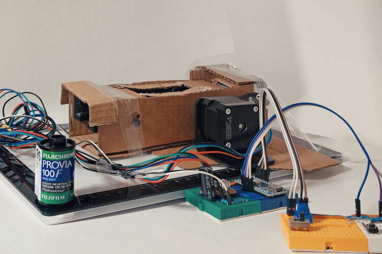 I made this cardboard box just under 2 hours. In order to make this an afternoon project, I’ve used the 3D printed film guides and rubber film rollers used on the Negative Supply carrier.