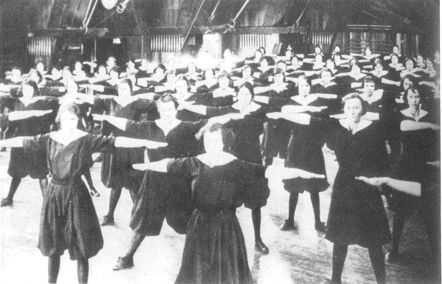 Women’s P.E. class held in the old Hearst Hall, designed by John Maybeck. The building was destroyed by fire in 1922.