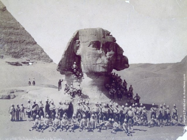 Scottish soldiers at the sphinx of Giza after their victory in the Battle of Tel-el-Kebir during the Anglo-Egyptian conflict for control of the Suez Canal, 1882