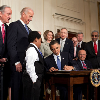 Obama_signs_health_care-20100323