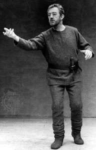 Sir Alec Guinness in the title role of Macbeth (1966).