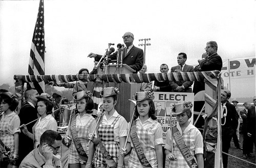 Barry Goldwater in Cairo Il 10 02 1964 47 500x329 Barry Goldwater Campaigns in Cairo